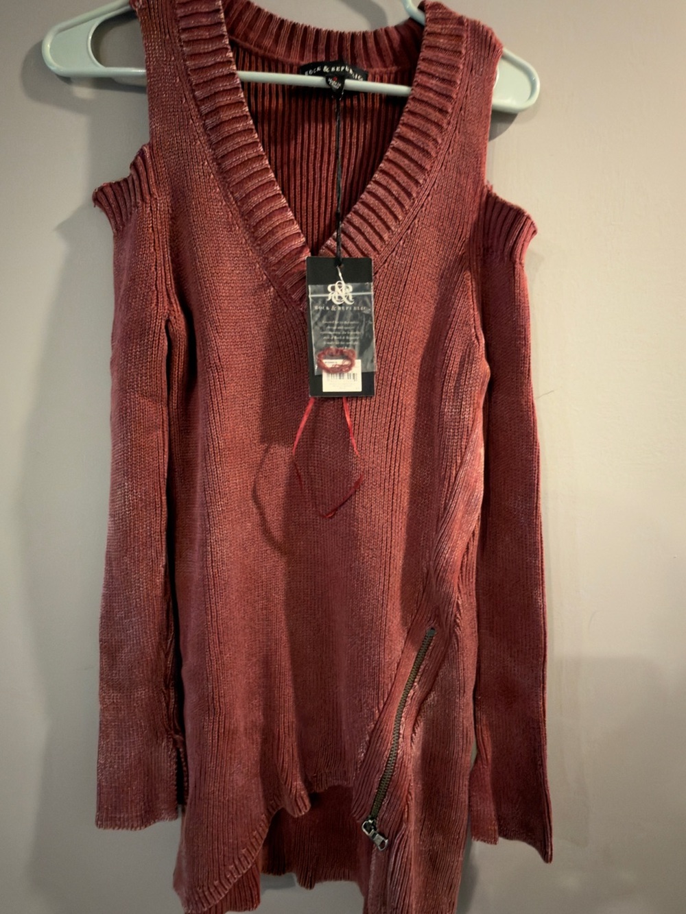 Rock & Republic Dusty Rose Cold-Shoulder V-Neck Sweater